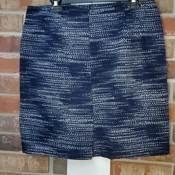 Jones New York navy skirt - Picture 2 of 4